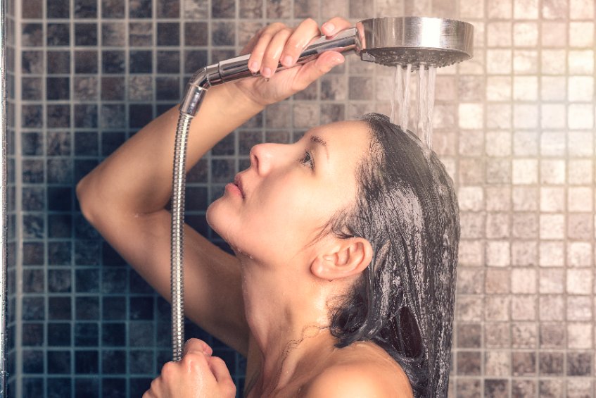 Rénover une salle de bains : 4 bonnes raisons d'opter pour pommeau de douche moderne