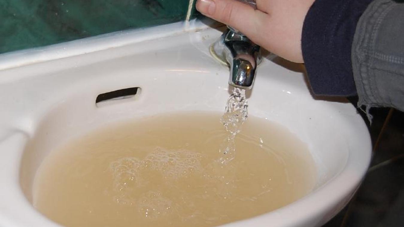 eau du robinet jaune