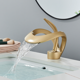 robinet-salle-de-bain-moderne-or